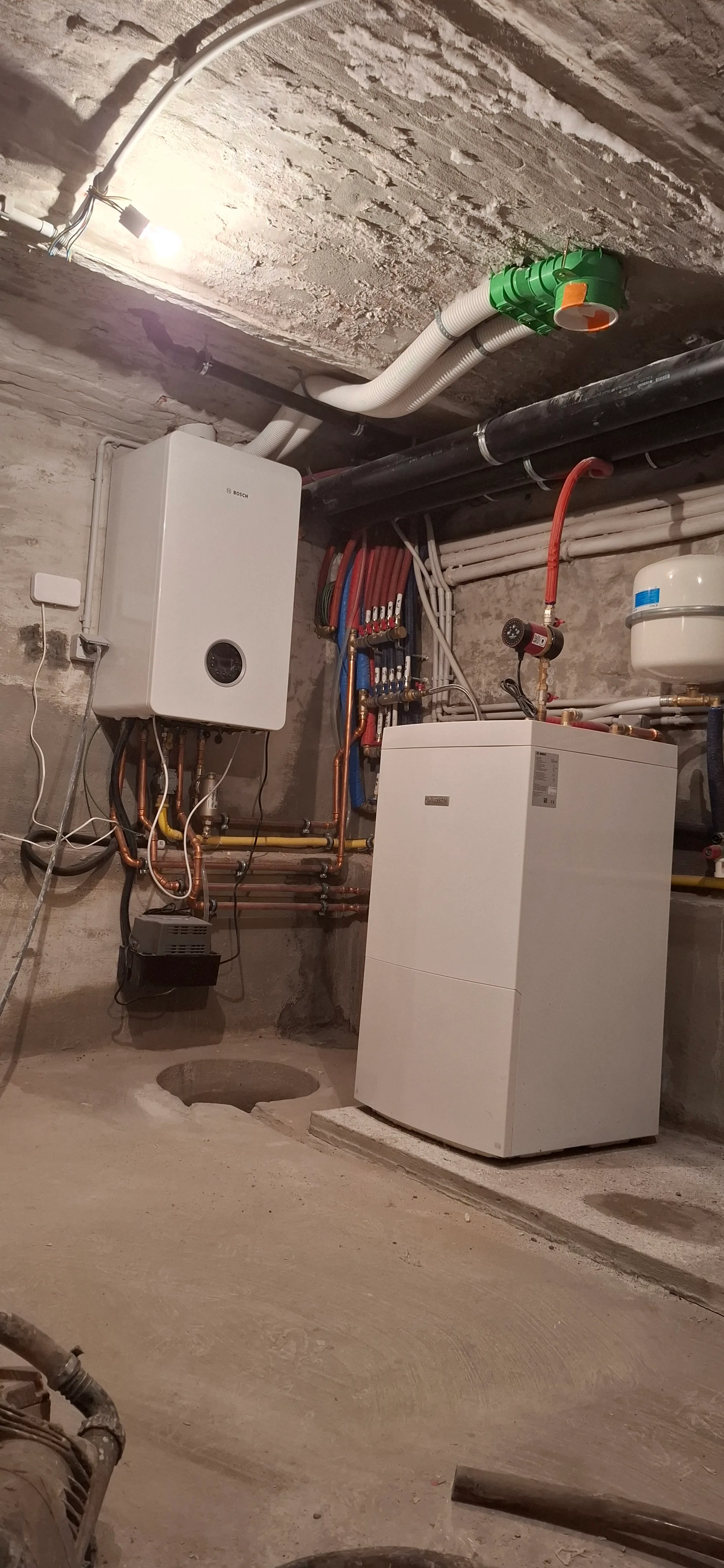 Installatie verwarmingssysteem in kelder